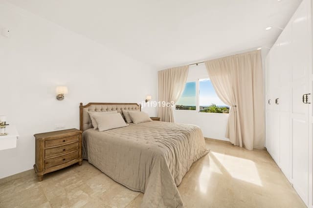 Apartamento de 3 habitaciones en Marbella en venta con piscina garaje - 770.000 € (Ref: 10054936)