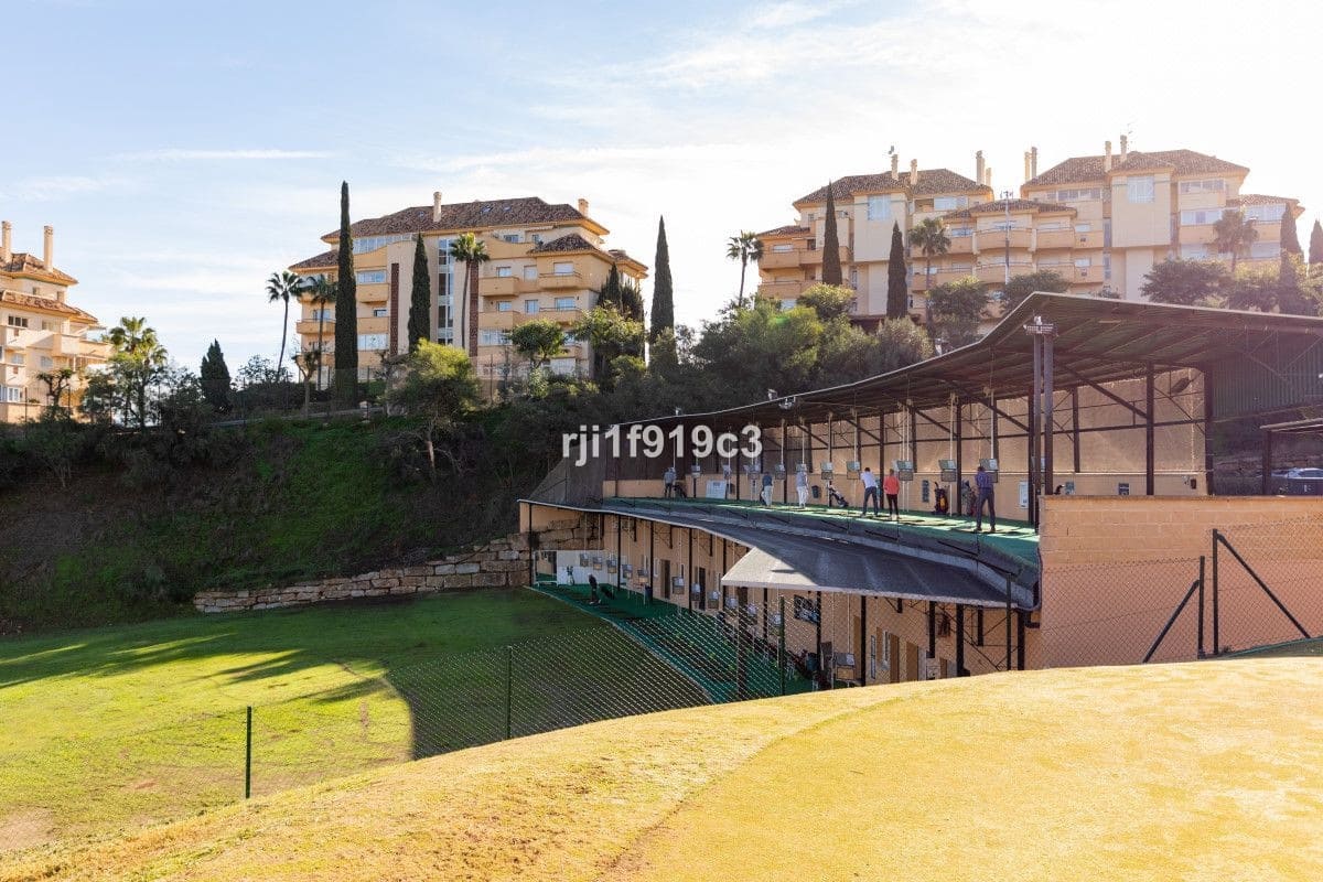 Apartamento de 3 habitaciones en Marbella en venta con piscina garaje - 770.000 € (Ref: 10054936)