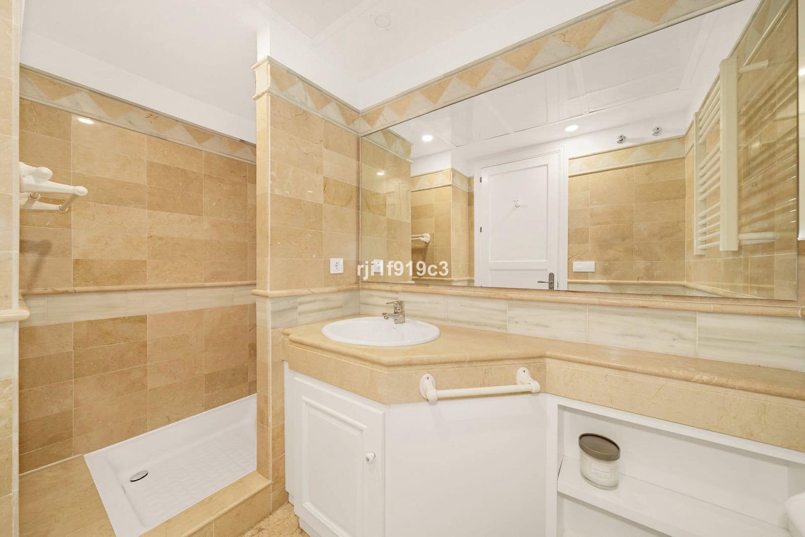 Apartamento de 3 habitaciones en Marbella en venta con piscina garaje - 770.000 € (Ref: 10054936)