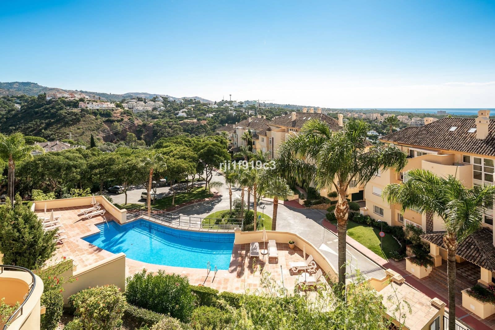 Apartamento de 3 habitaciones en Marbella en venta con piscina garaje - 770.000 € (Ref: 10054936)