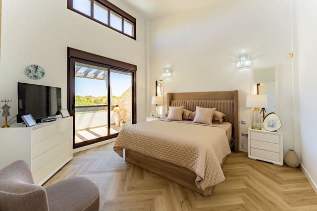 6 sovrum Semi-fristående Villa till salu i Estepona med pool garage - 1 200 000 € (Ref: 10054938)