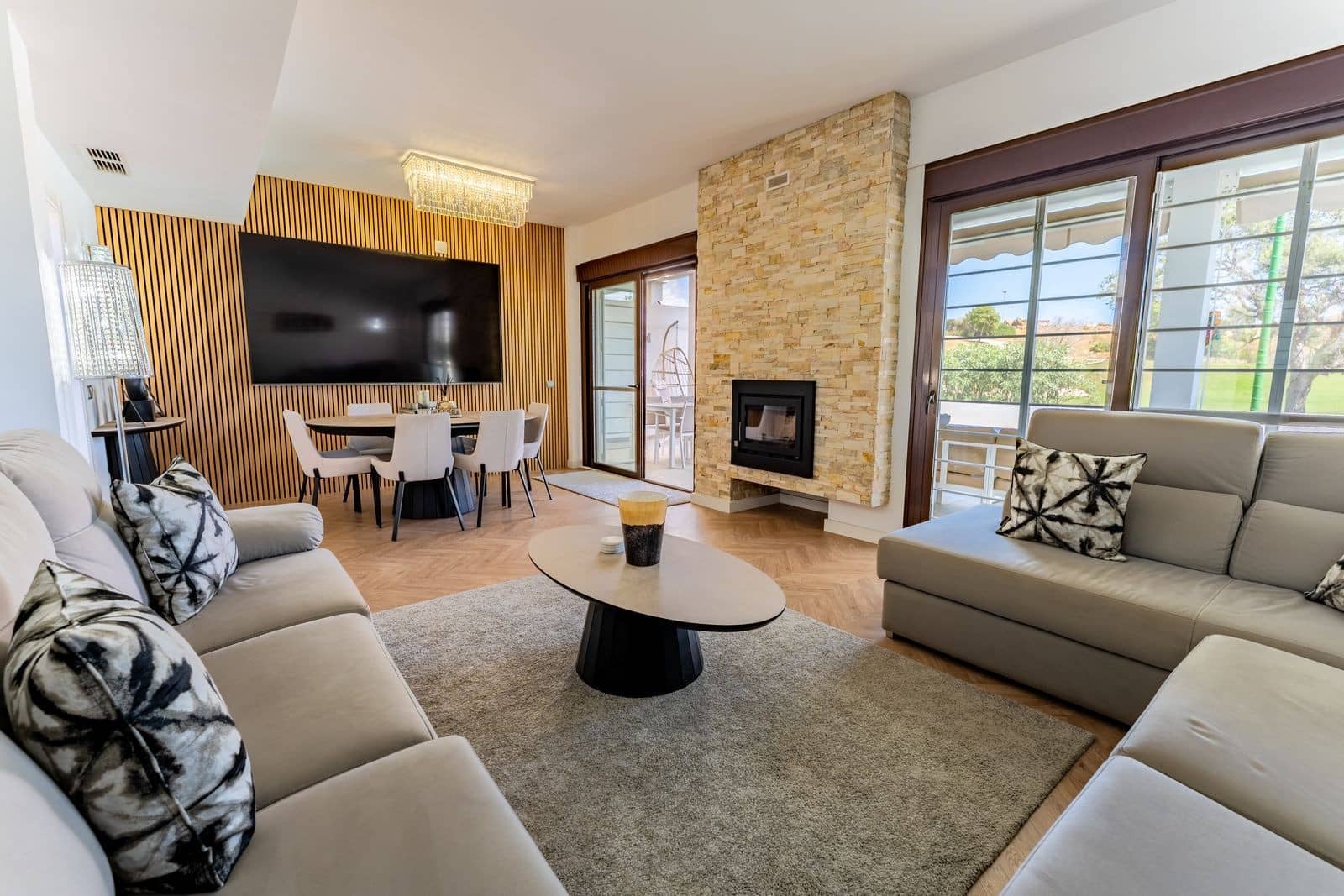 Pareado de 6 habitaciones en Estepona en venta con piscina garaje - 1.200.000 € (Ref: 10054938)