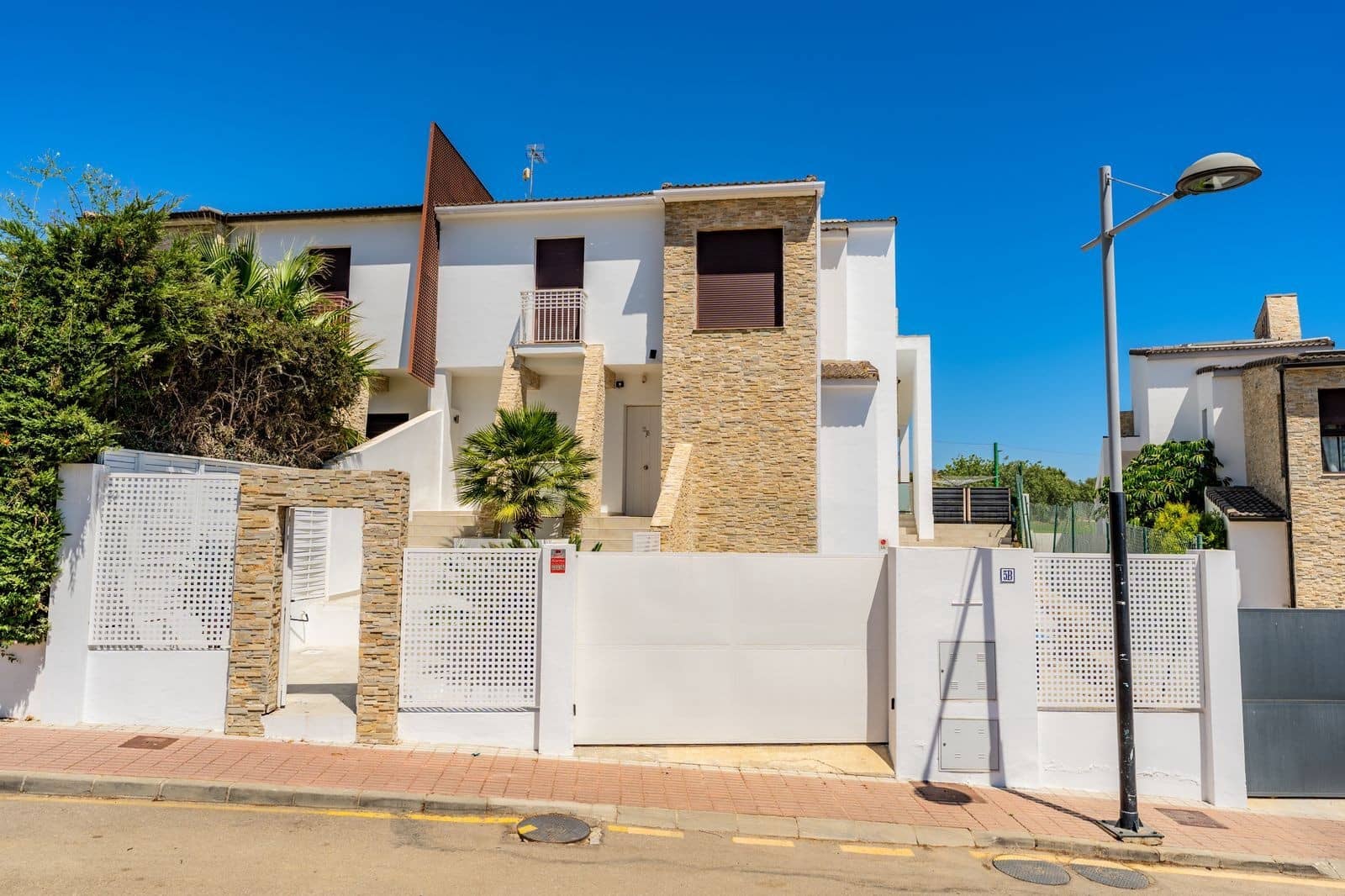 Pareado de 6 habitaciones en Estepona en venta con piscina garaje - 1.200.000 € (Ref: 10054938)