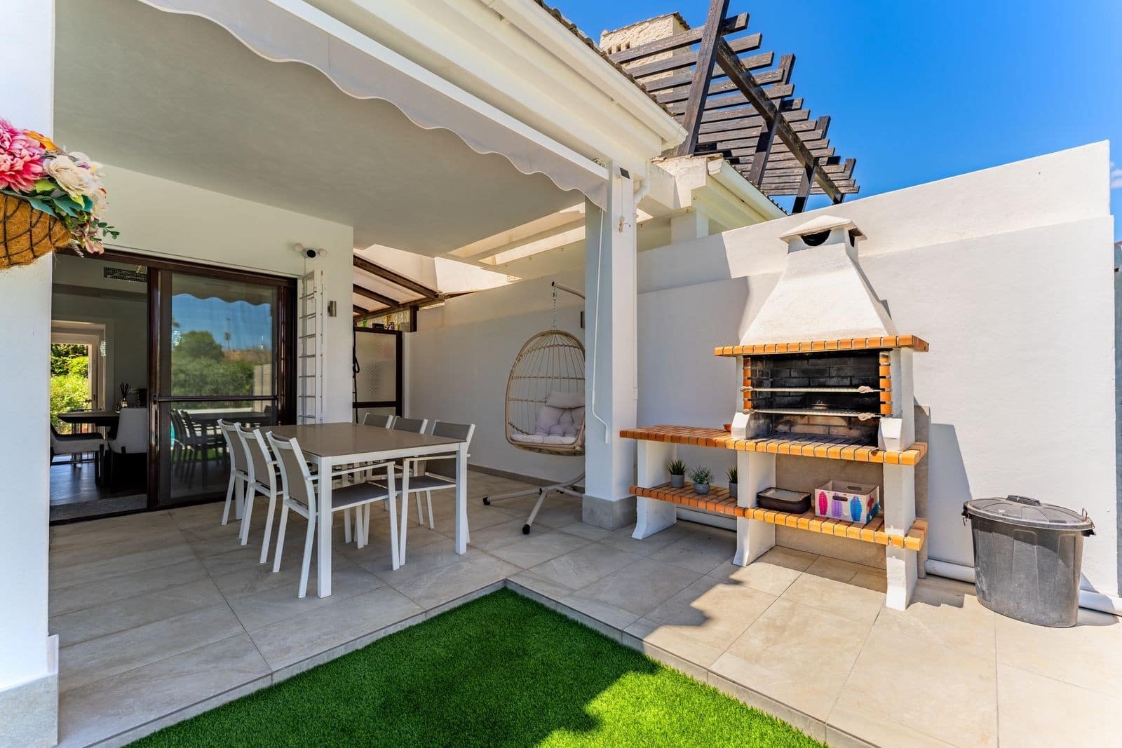 Pareado de 6 habitaciones en Estepona en venta con piscina garaje - 1.200.000 € (Ref: 10054938)