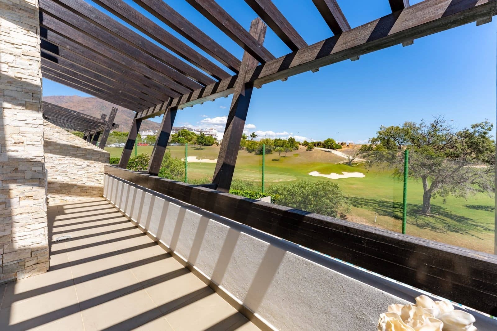 Pareado de 6 habitaciones en Estepona en venta con piscina garaje - 1.200.000 € (Ref: 10054938)