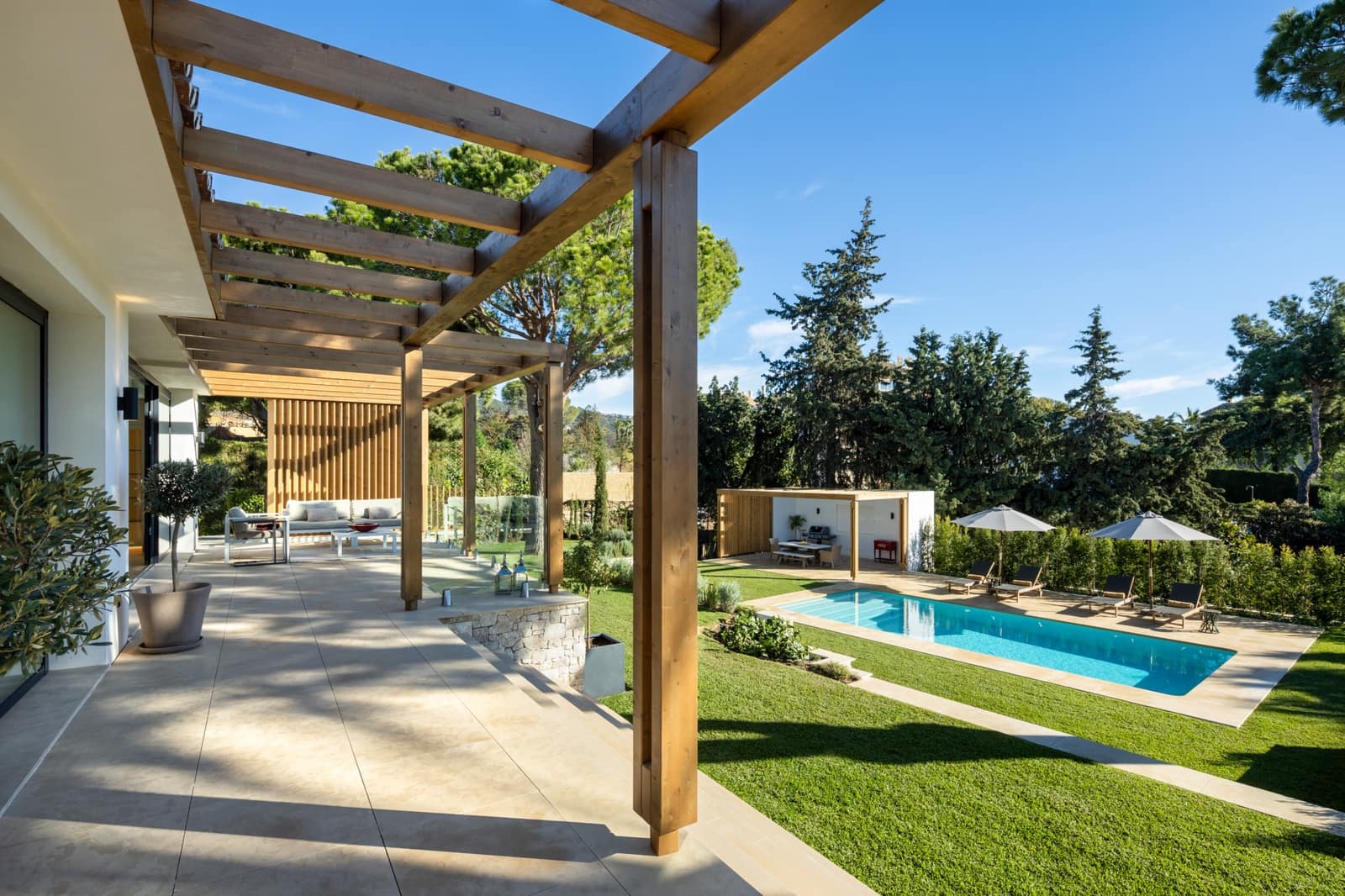 Chalet de 4 habitaciones en Marbella en venta con piscina garaje - 3.295.000 € (Ref: 10054941)