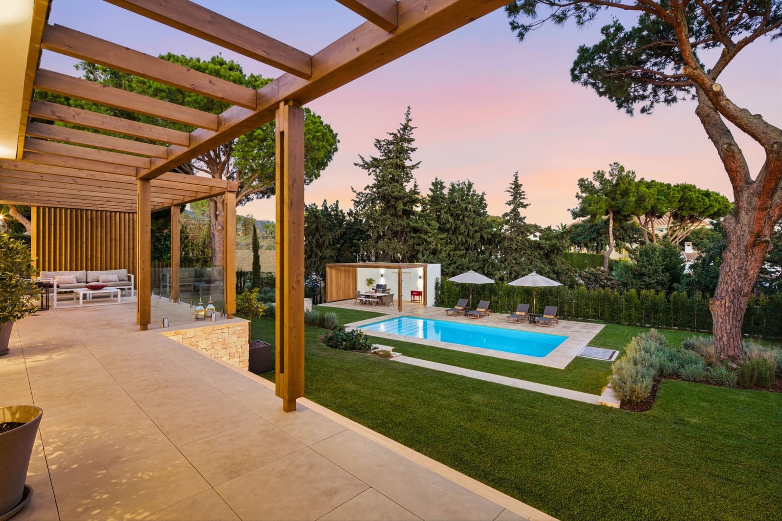 Chalet de 4 habitaciones en Marbella en venta con piscina garaje - 3.295.000 € (Ref: 10054941)