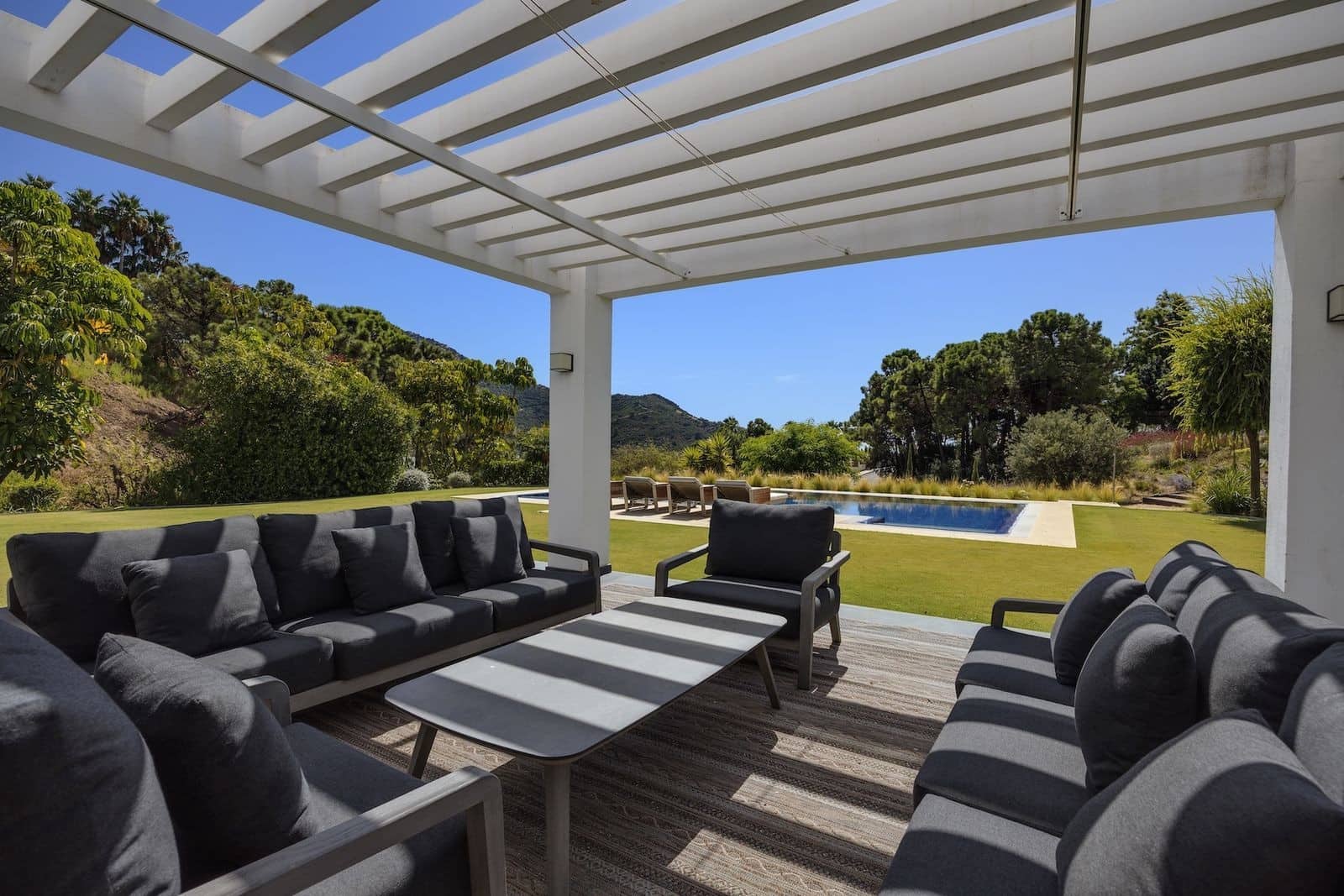 Chalet de 4 habitaciones en Benahavís en venta con piscina garaje - 2.395.000 € (Ref: 10058789)
