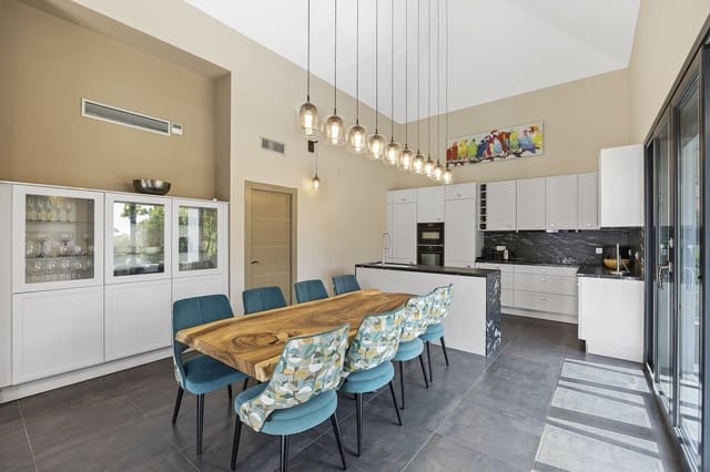 4 soverom Villa til salgs i Benahavís med svømmebasseng garasje - € 2 395 000 (Ref: 10058789)