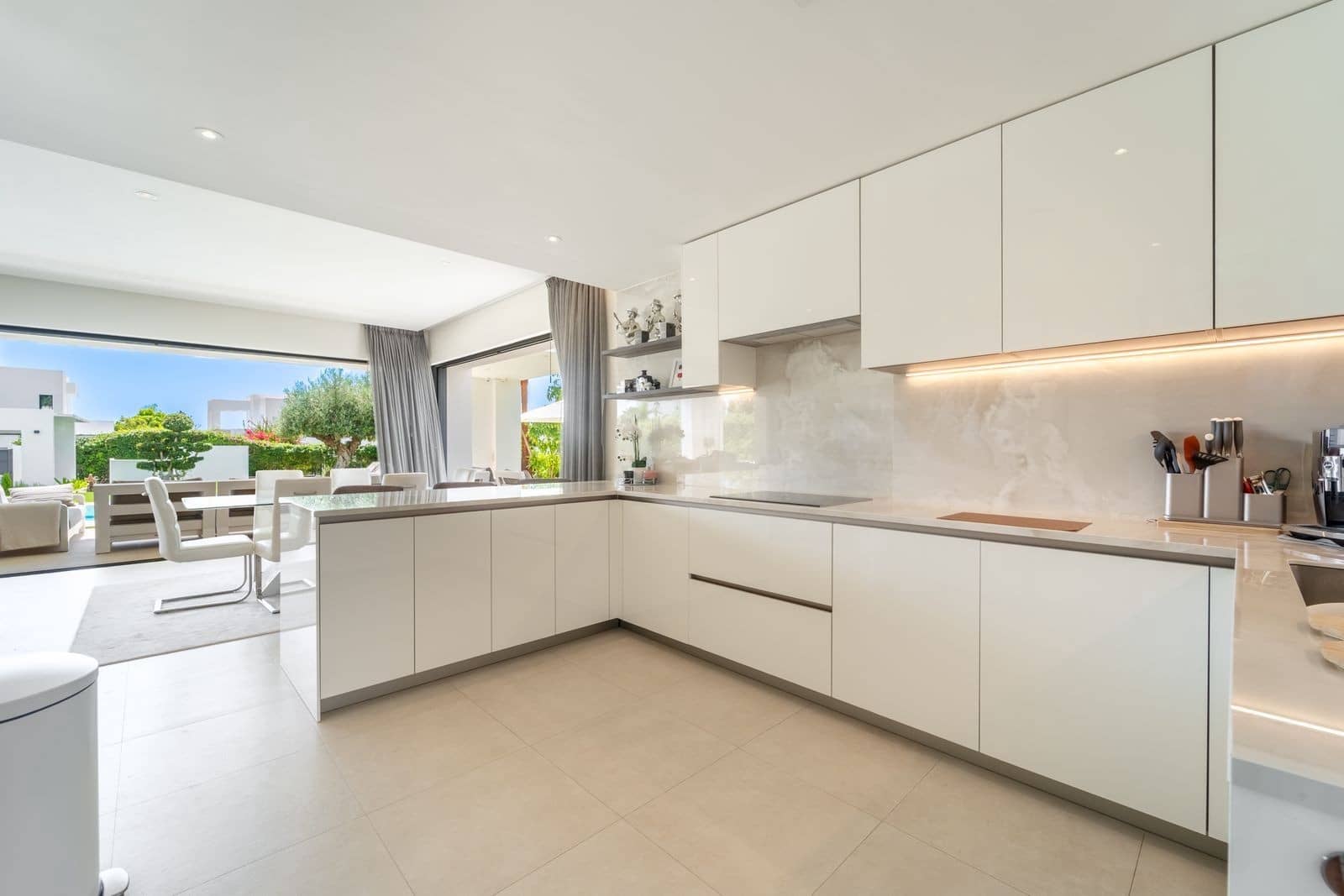 Chalet de 6 habitaciones en Mijas Costa en venta con piscina garaje - 2.395.000 € (Ref: 10058790)