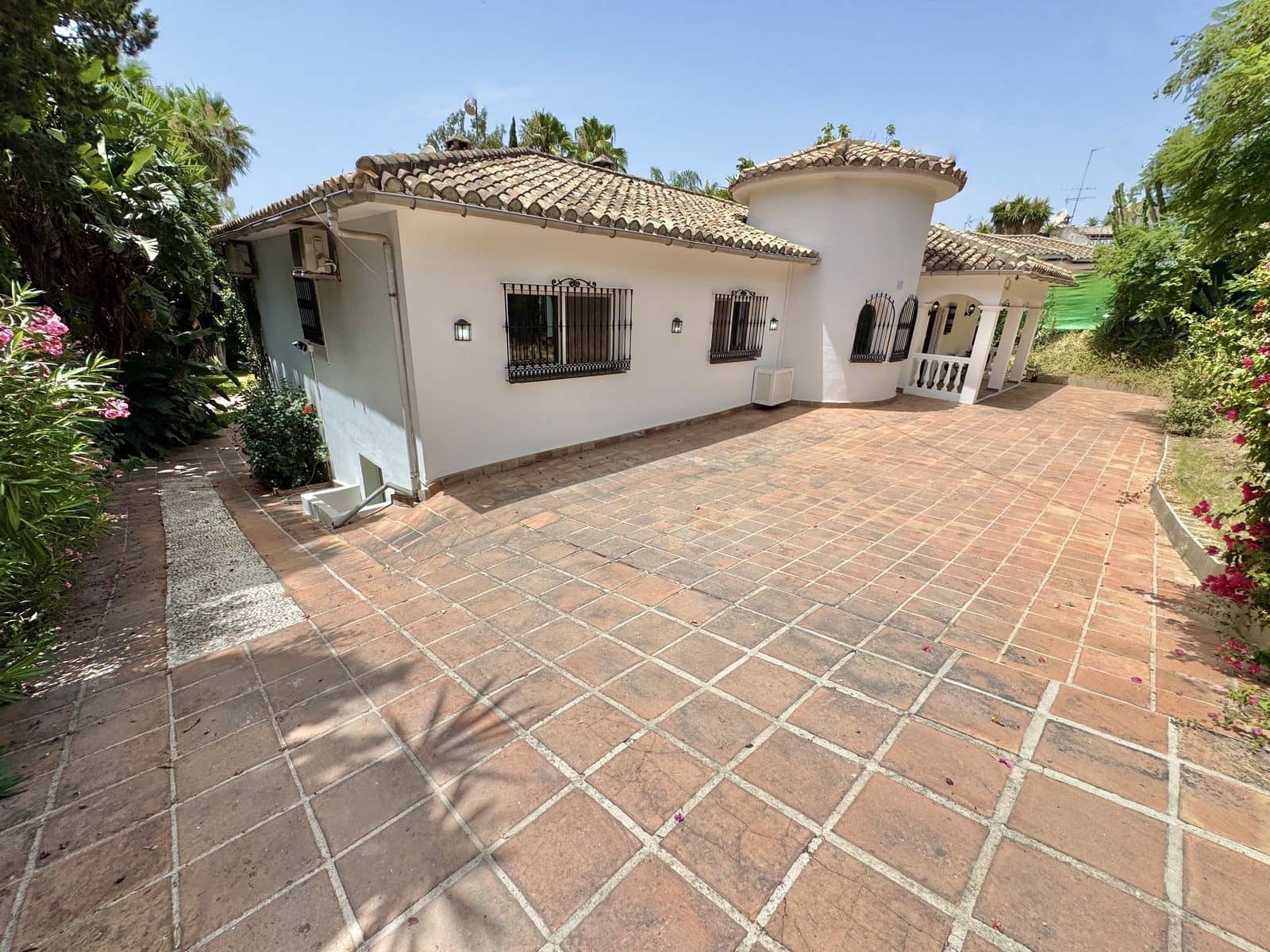 6 Zimmer Villa zu verkaufen in Mijas Costa mit Pool Garage - 1.350.000 € (Ref: 10067698)
