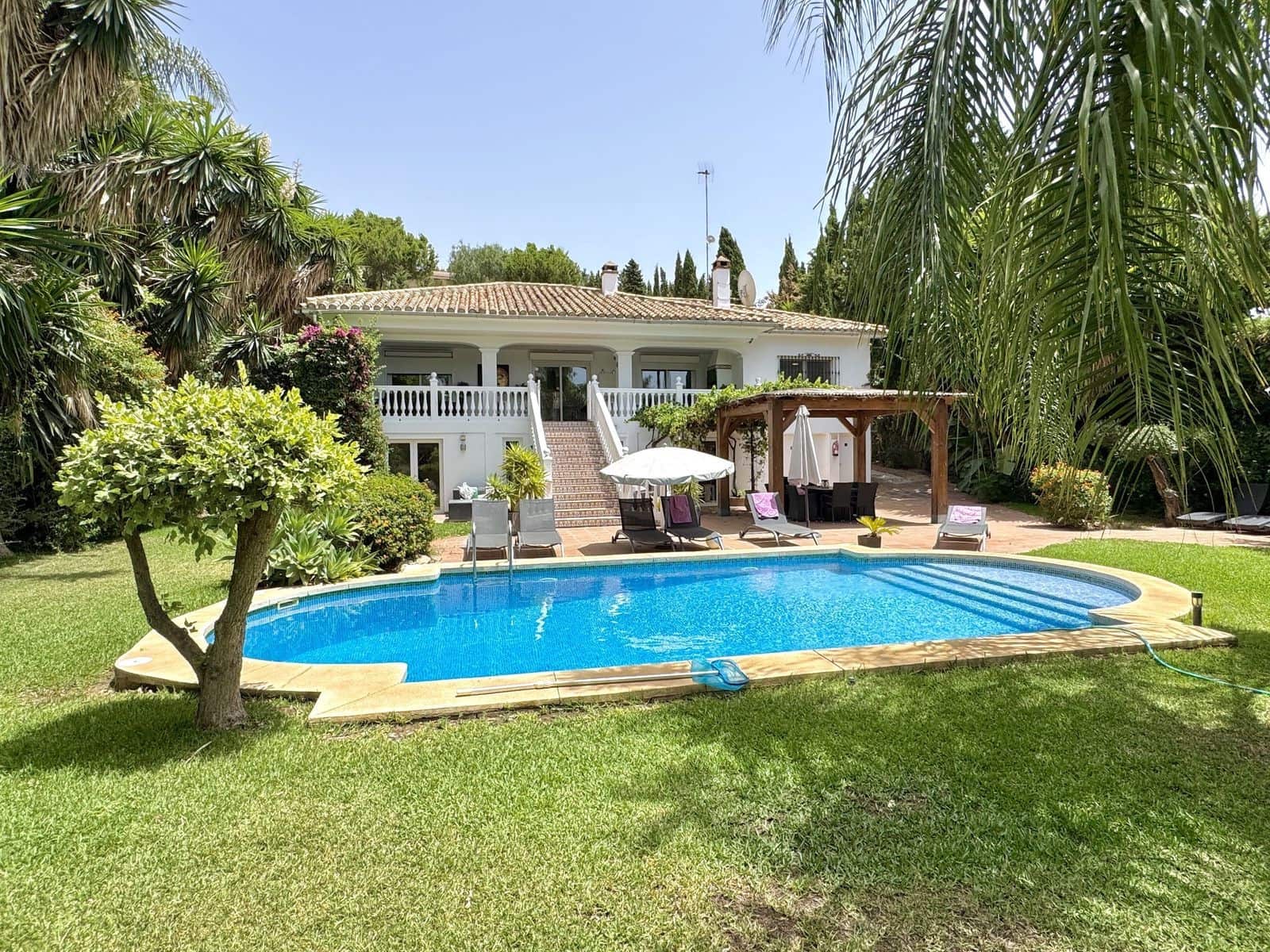 6 Zimmer Villa zu verkaufen in Mijas Costa mit Pool Garage - 1.350.000 € (Ref: 10067698)