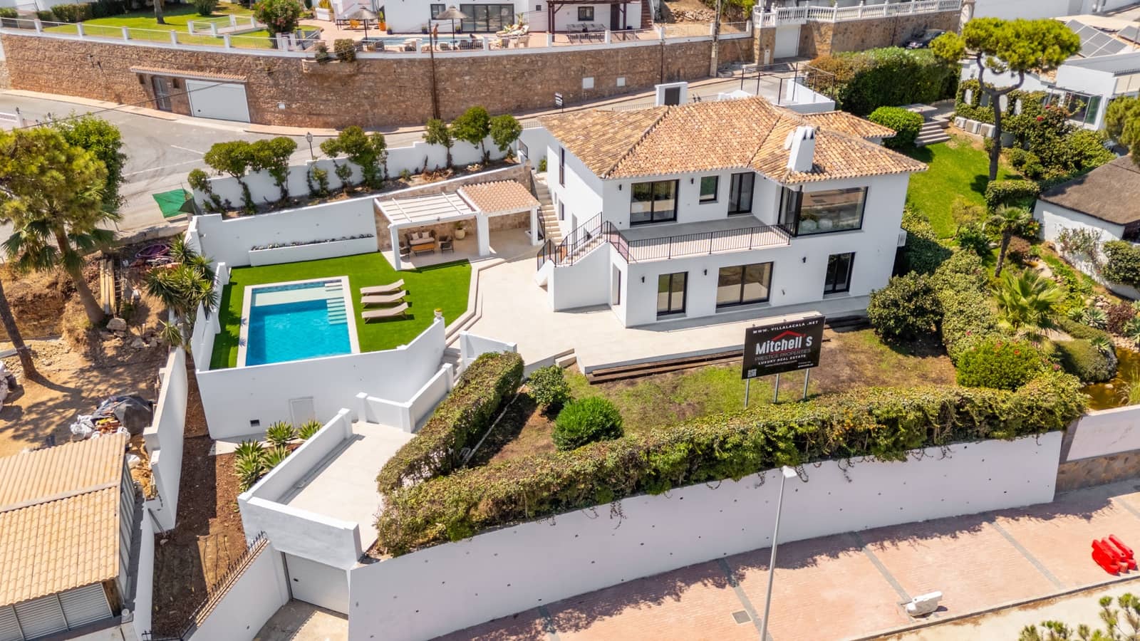 5 soverom Villa til salgs i Mijas Costa med svømmebasseng garasje - € 2 195 000 (Ref: 10070755)