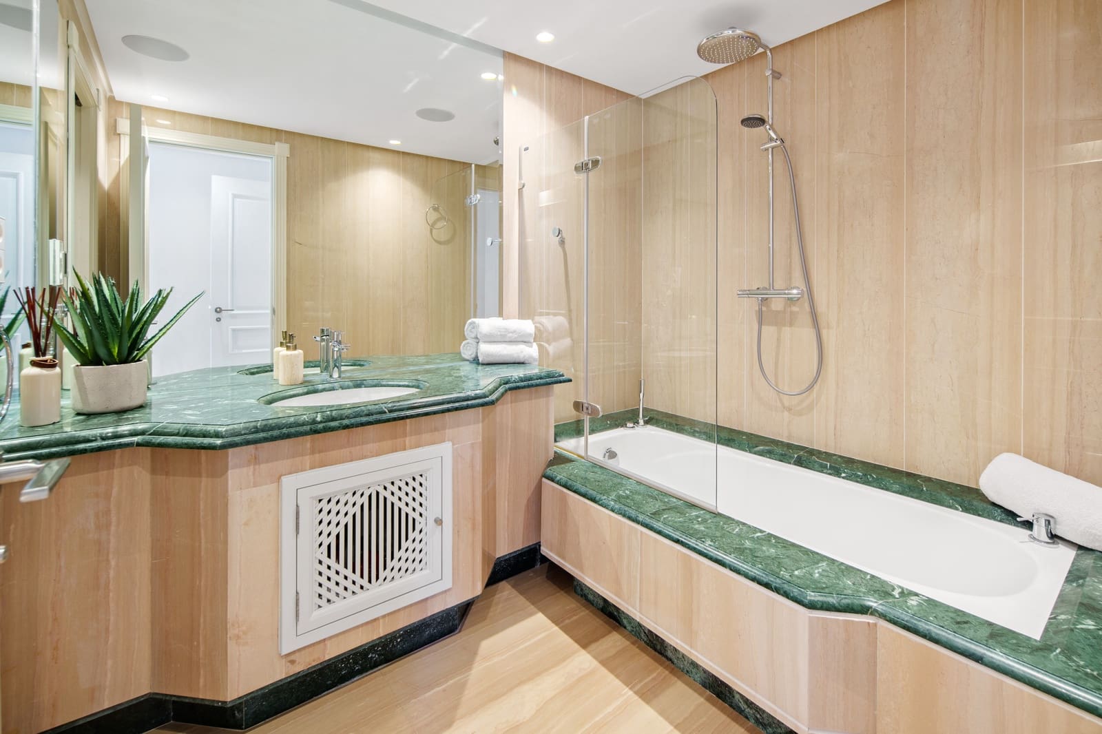 3 slaapkamer Penthouse te koop in Marbella met zwembad garage - € 4.250.000 (Ref: 10075501)