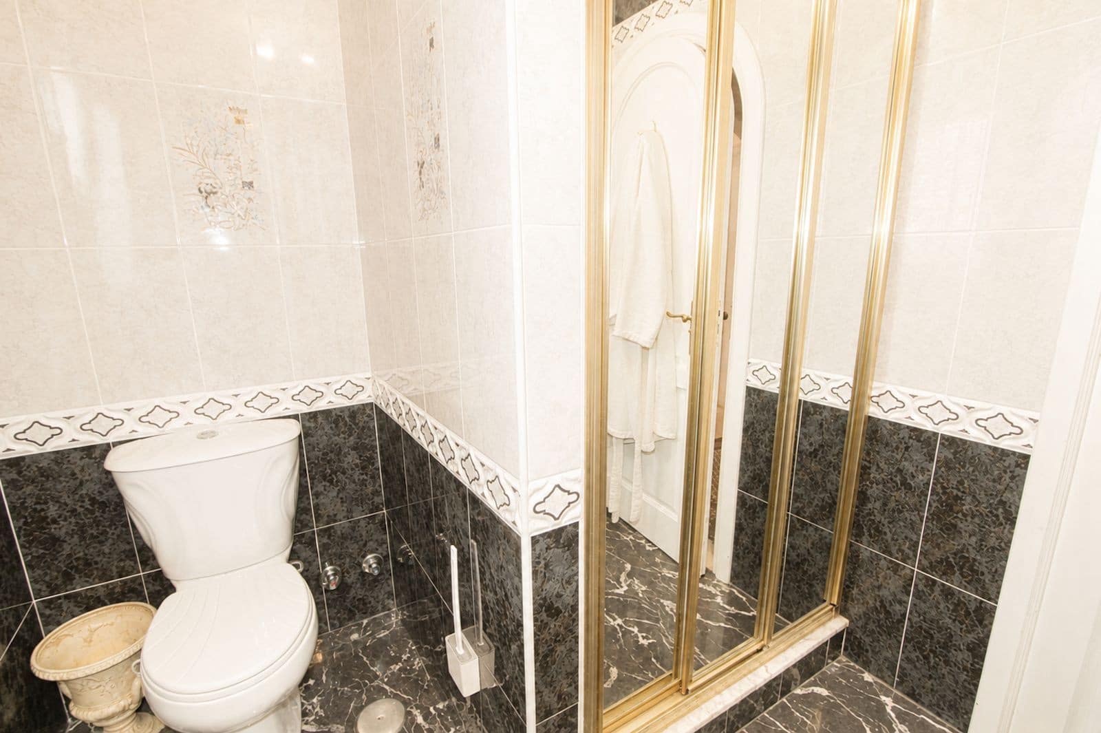 4 slaapkamer Villa te koop in Marbella met zwembad garage - € 1.500.000 (Ref: 10078062)