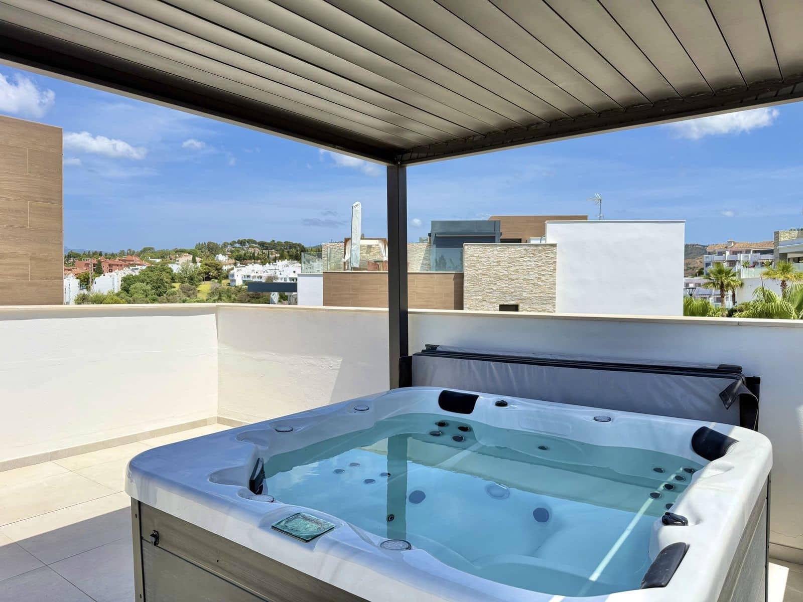 Ático de 3 habitaciones en Marbella en venta con piscina garaje - 919.000 € (Ref: 10085938)