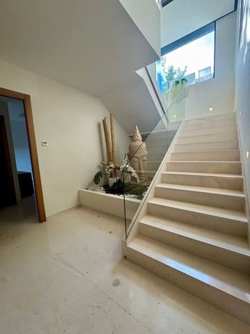 6 sypialnia Willa na sprzedaż w Marbella z basenem garażem - 2 495 000 € (Ref: 10085939)