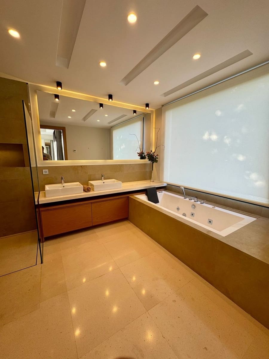 6 sypialnia Willa na sprzedaż w Marbella z basenem garażem - 2 495 000 € (Ref: 10085939)