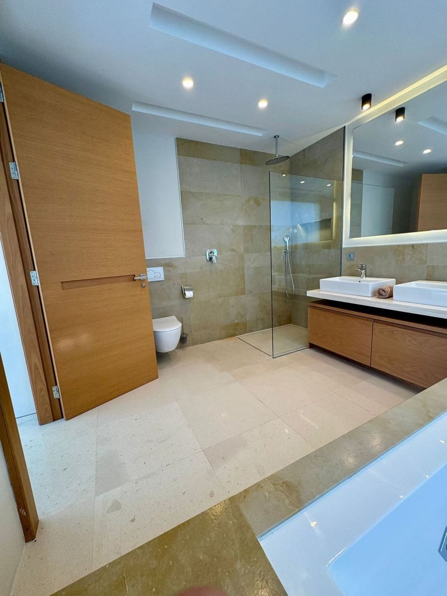 6 sypialnia Willa na sprzedaż w Marbella z basenem garażem - 2 495 000 € (Ref: 10085939)