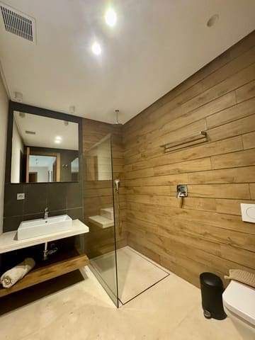 6 sypialnia Willa na sprzedaż w Marbella z basenem garażem - 2 495 000 € (Ref: 10085939)
