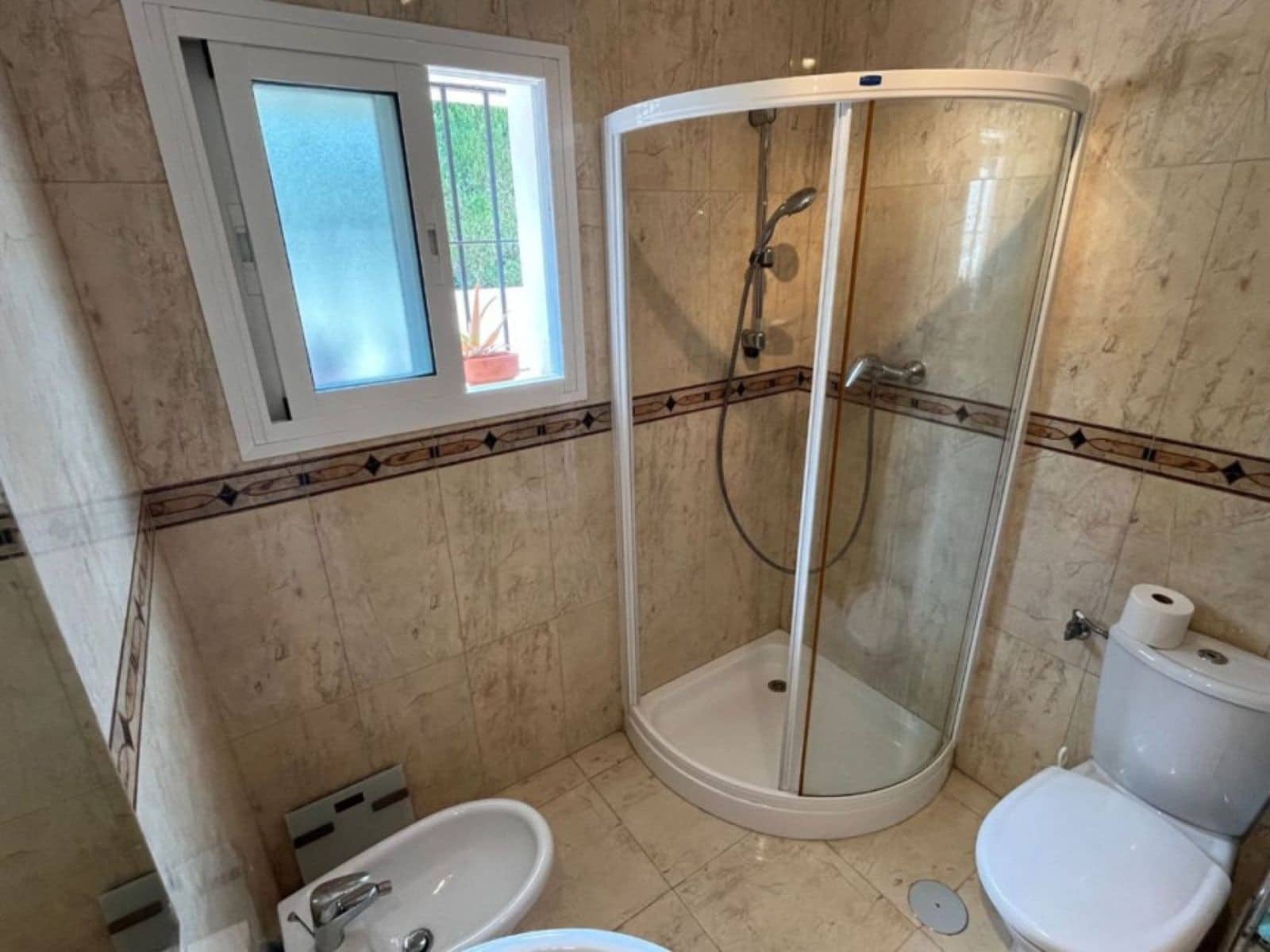 5 sovrum Villa till salu i Marbella med pool garage - 1 175 000 € (Ref: 10085942)