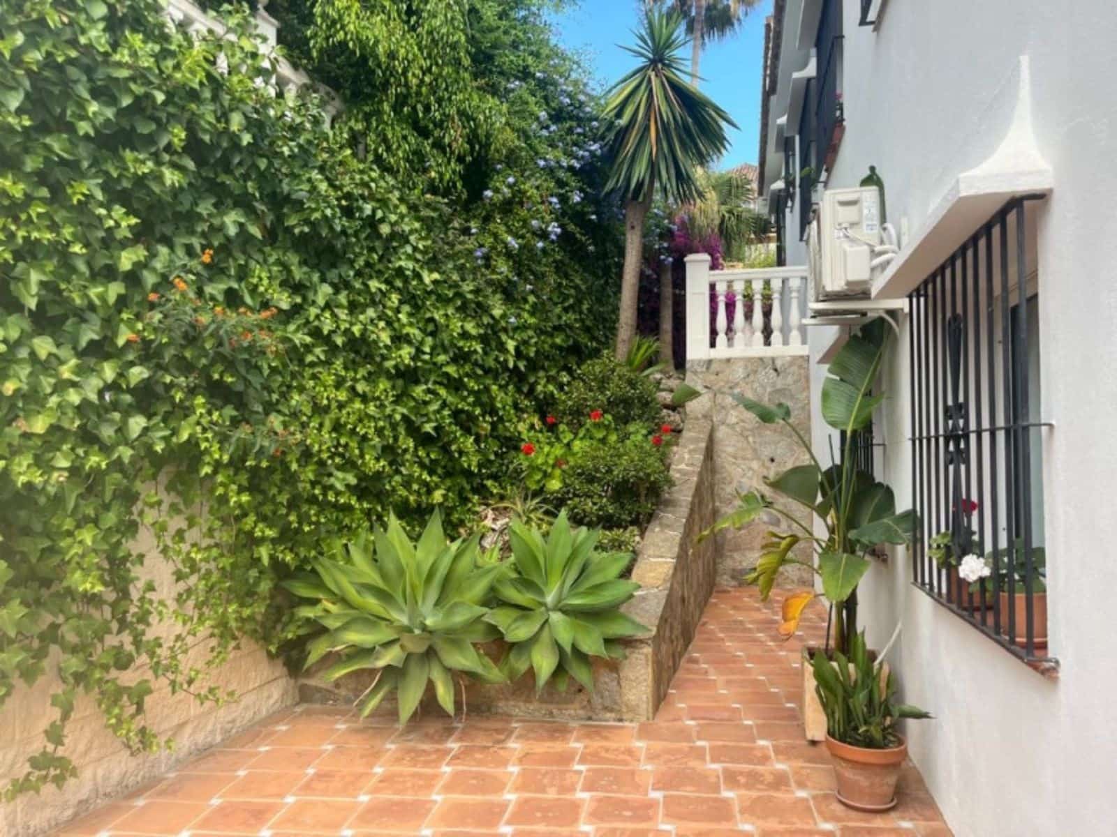 5 sovrum Villa till salu i Marbella med pool garage - 1 175 000 € (Ref: 10085942)