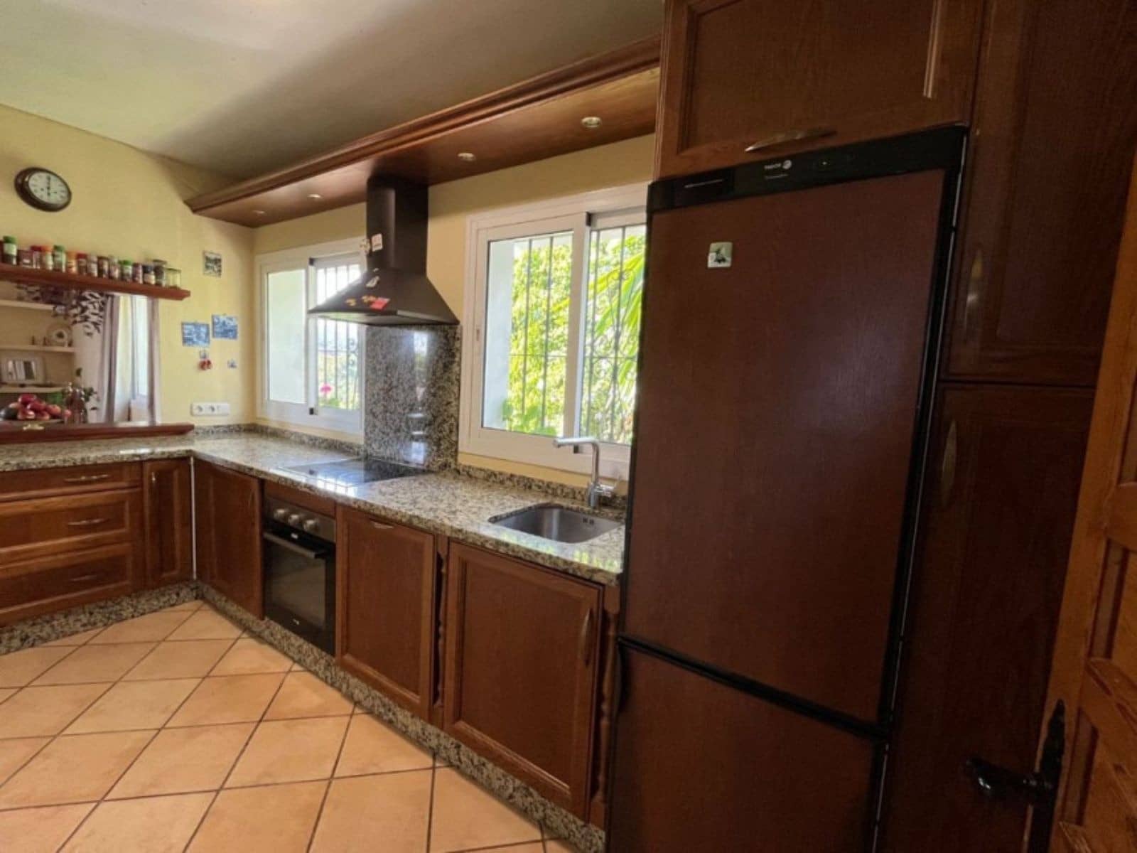 5 sovrum Villa till salu i Marbella med pool garage - 1 175 000 € (Ref: 10085942)