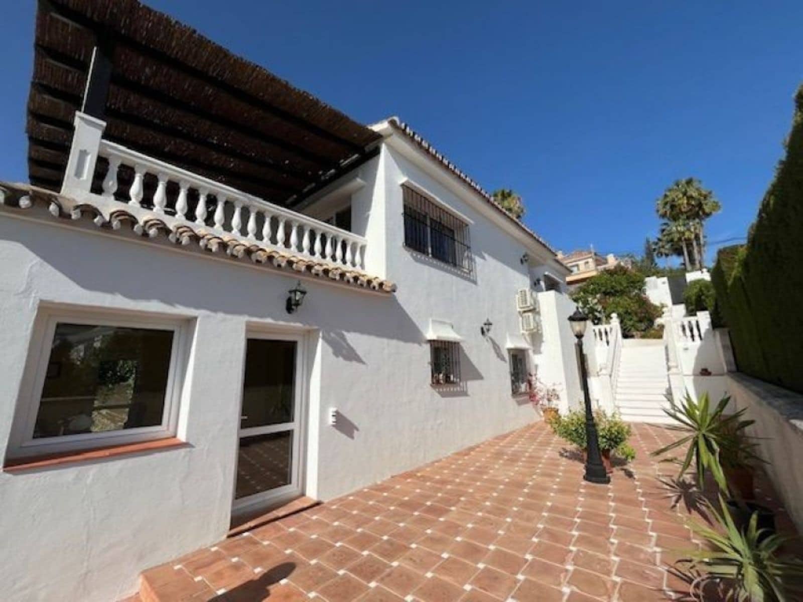 5 sovrum Villa till salu i Marbella med pool garage - 1 175 000 € (Ref: 10085942)