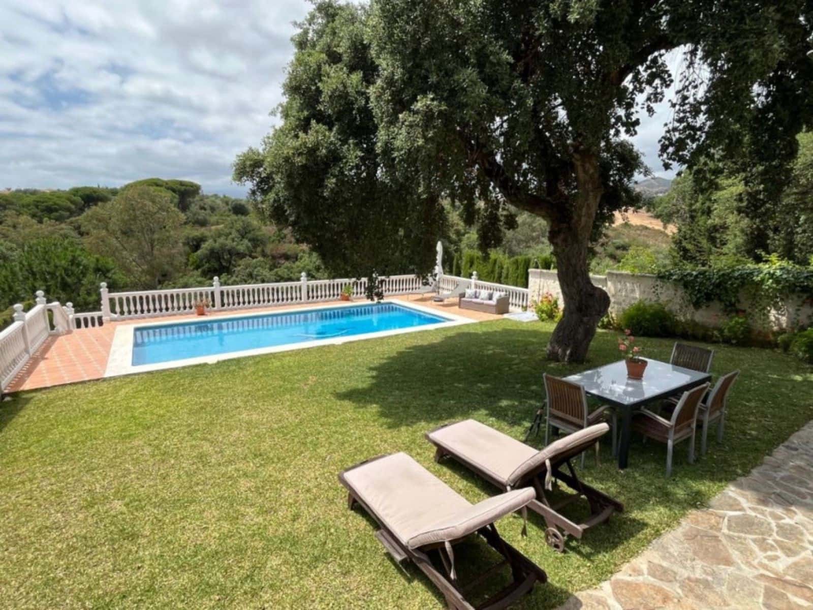 5 sovrum Villa till salu i Marbella med pool garage - 1 175 000 € (Ref: 10085942)