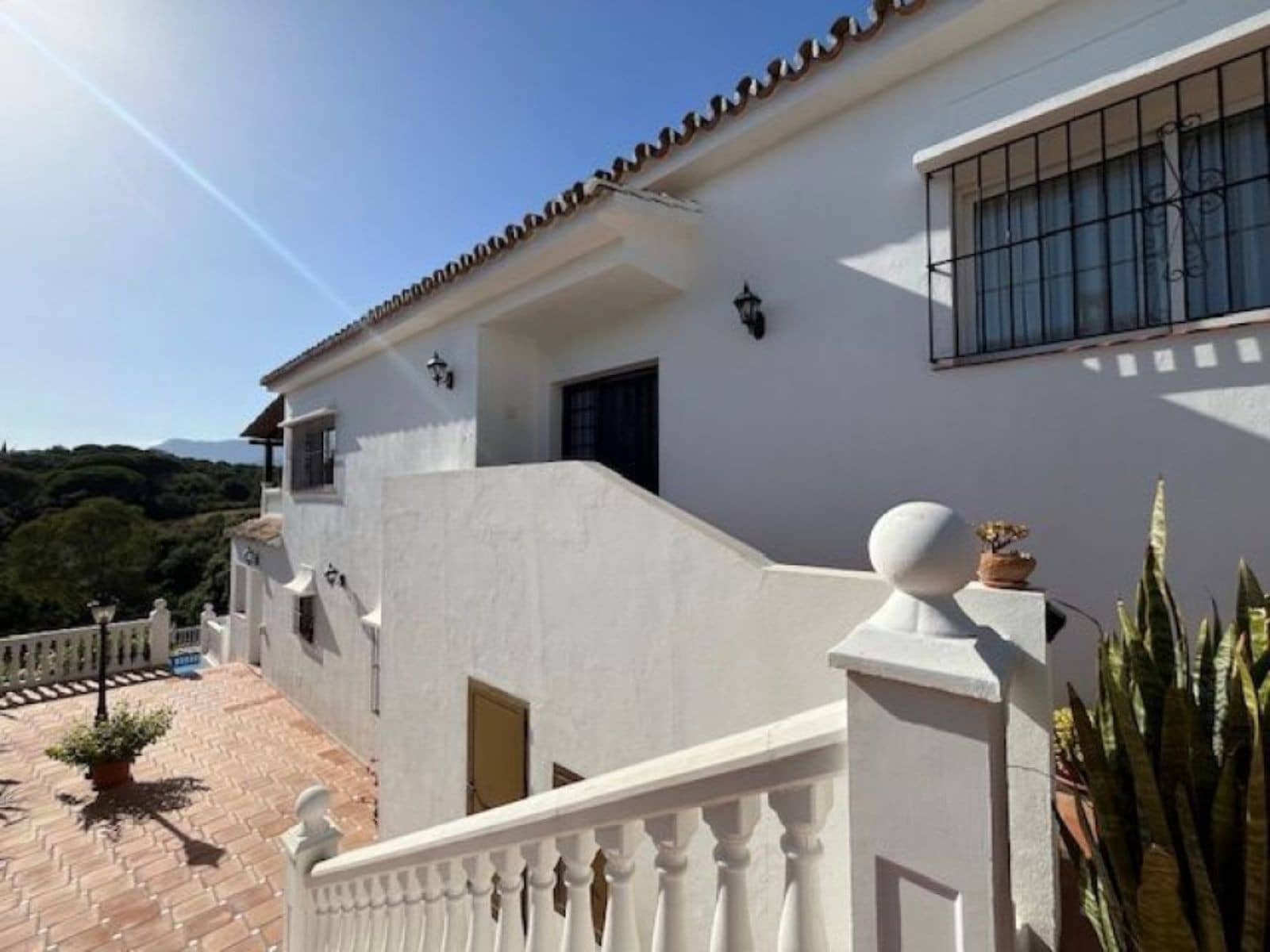 5 sovrum Villa till salu i Marbella med pool garage - 1 175 000 € (Ref: 10085942)