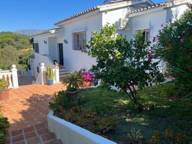 5 sovrum Villa till salu i Marbella med pool garage - 1 175 000 € (Ref: 10085942)