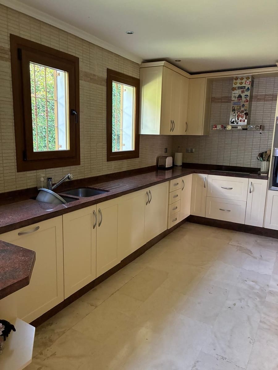 4 sypialnia Willa na sprzedaż w Mijas Costa z basenem garażem - 1 325 000 € (Ref: 10085943)