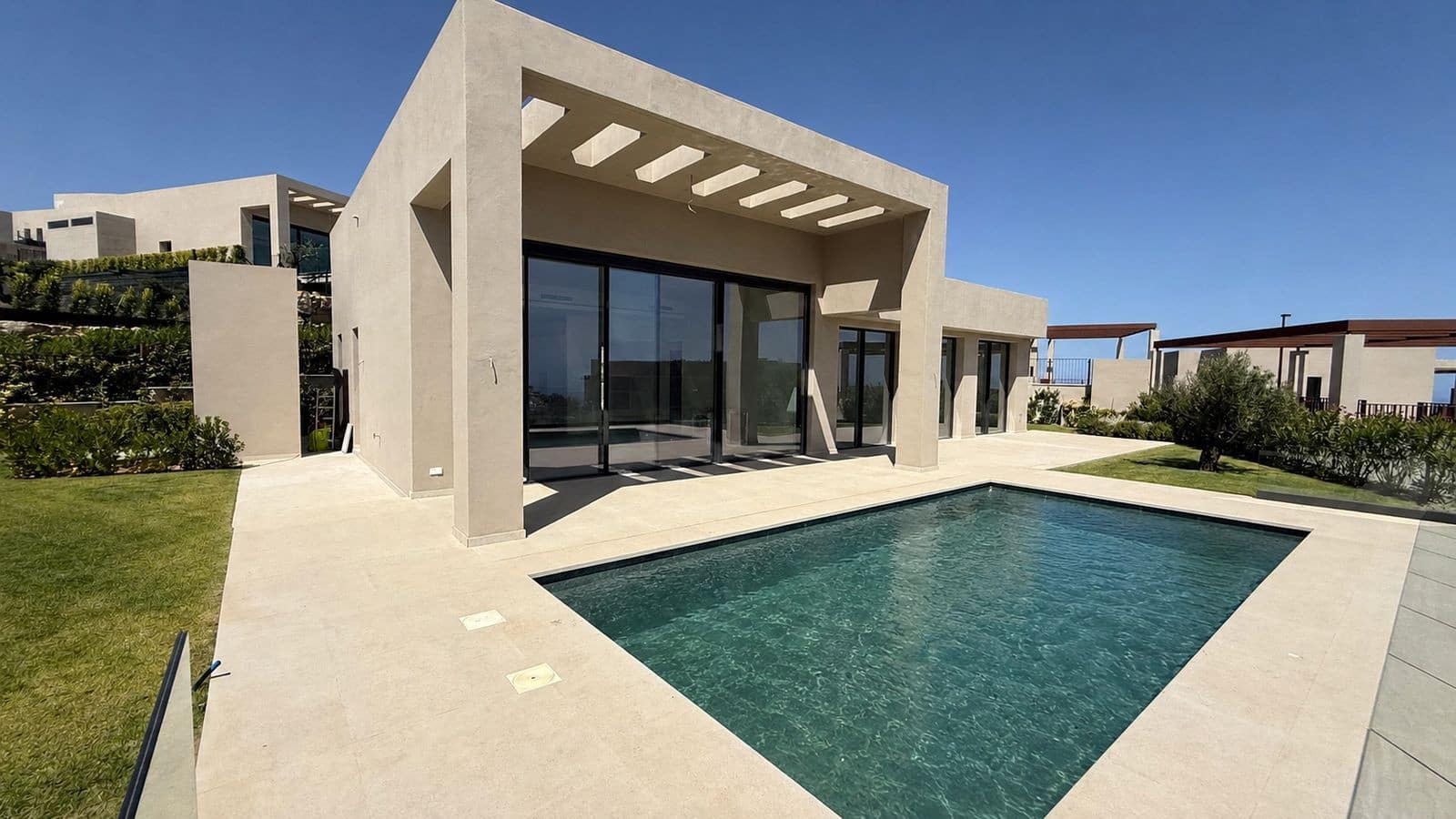 3 bedroom Villa for sale in Benahavis with pool garage - € 1,975,000 (Ref: 10094405)