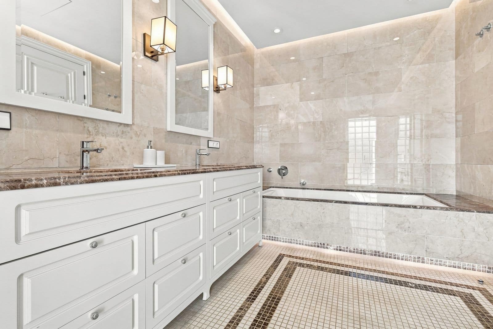6 chambre Villa/Maison à vendre à Los Flamingos avec piscine garage - 4 499 000 € (Ref: 10094409)