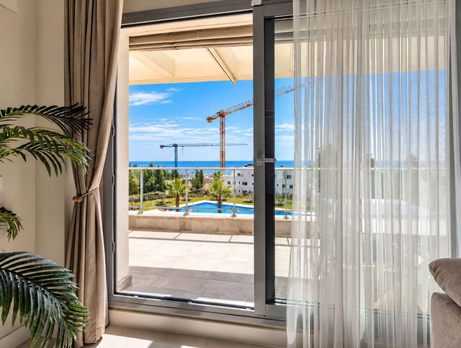 2 soverom Leilighet til salgs i Mijas Costa med svømmebasseng garasje - € 626 000 (Ref: 10094413)