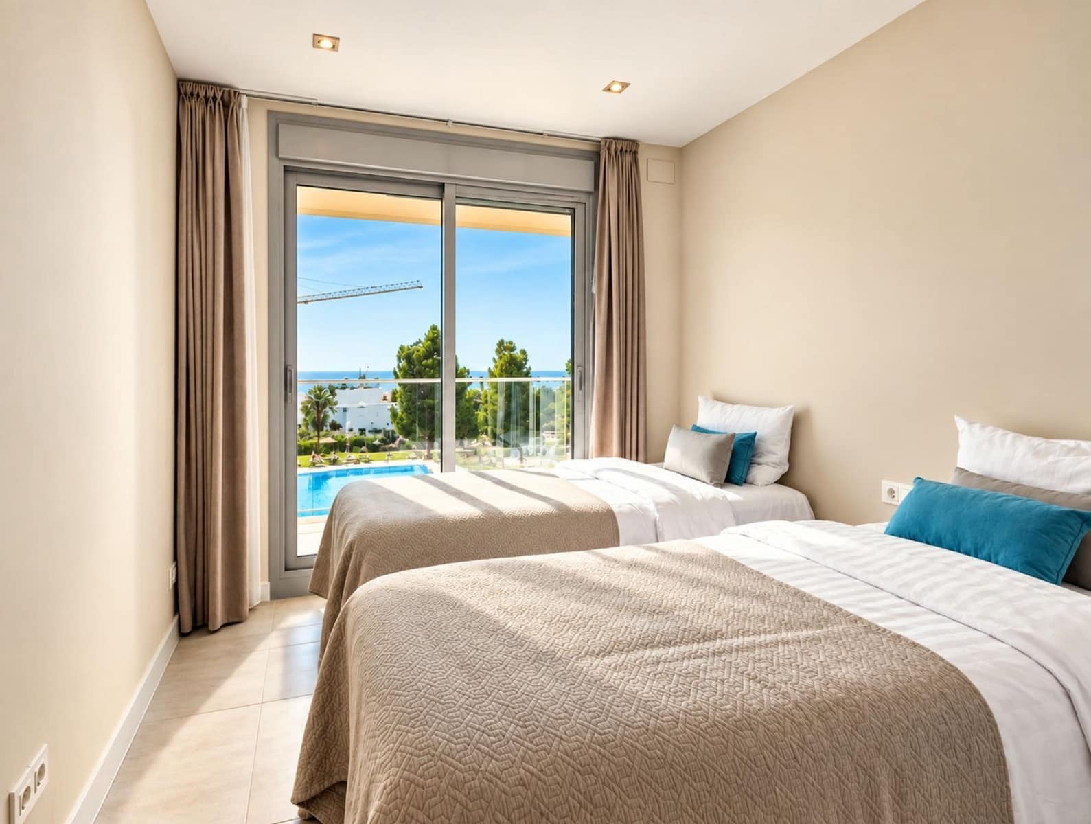 2 soverom Leilighet til salgs i Mijas Costa med svømmebasseng garasje - € 626 000 (Ref: 10094413)