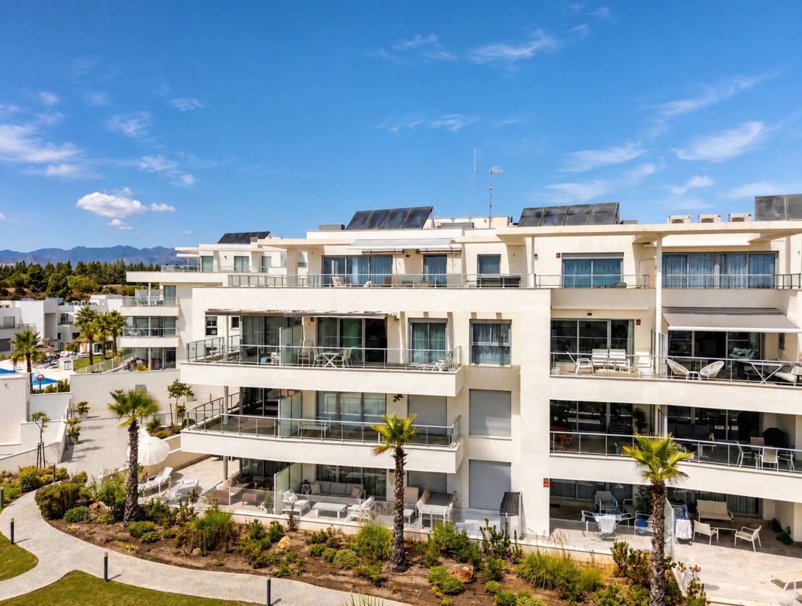 2 soverom Leilighet til salgs i Mijas Costa med svømmebasseng garasje - € 626 000 (Ref: 10094413)