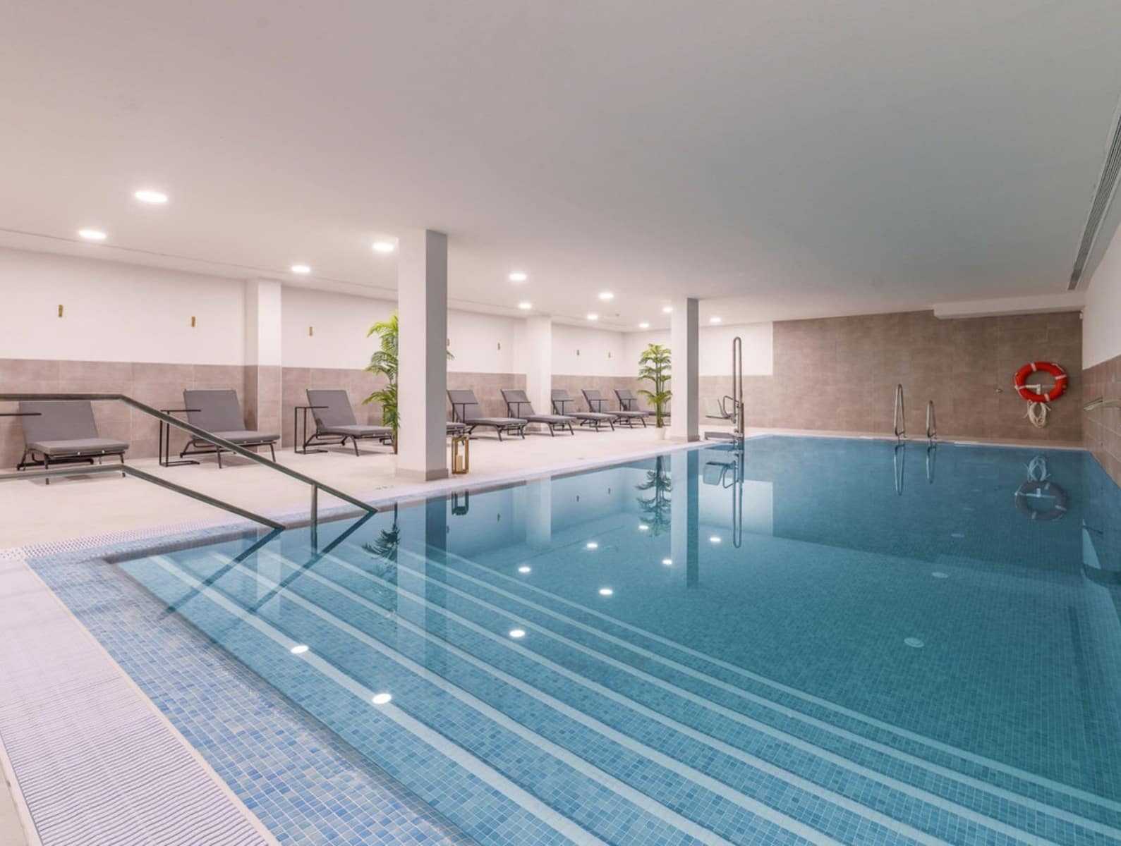 2 soverom Leilighet til salgs i Mijas Costa med svømmebasseng garasje - € 626 000 (Ref: 10094413)