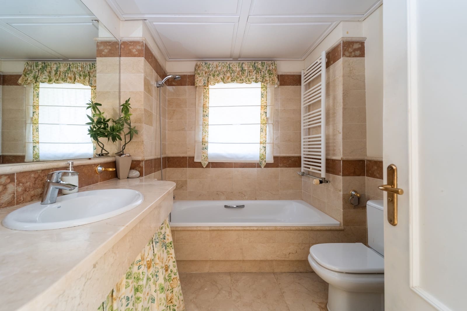 4 quarto Moradia para venda em Marbella com piscina garagem - 1 850 000 € (Ref: 10094414)
