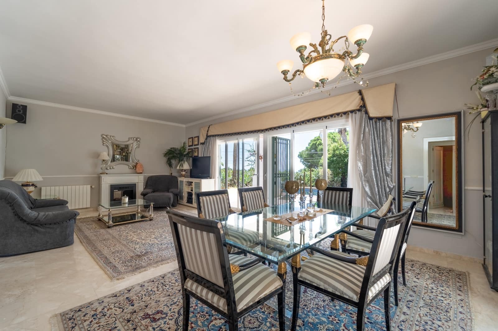 4 quarto Moradia para venda em Marbella com piscina garagem - 1 850 000 € (Ref: 10094414)