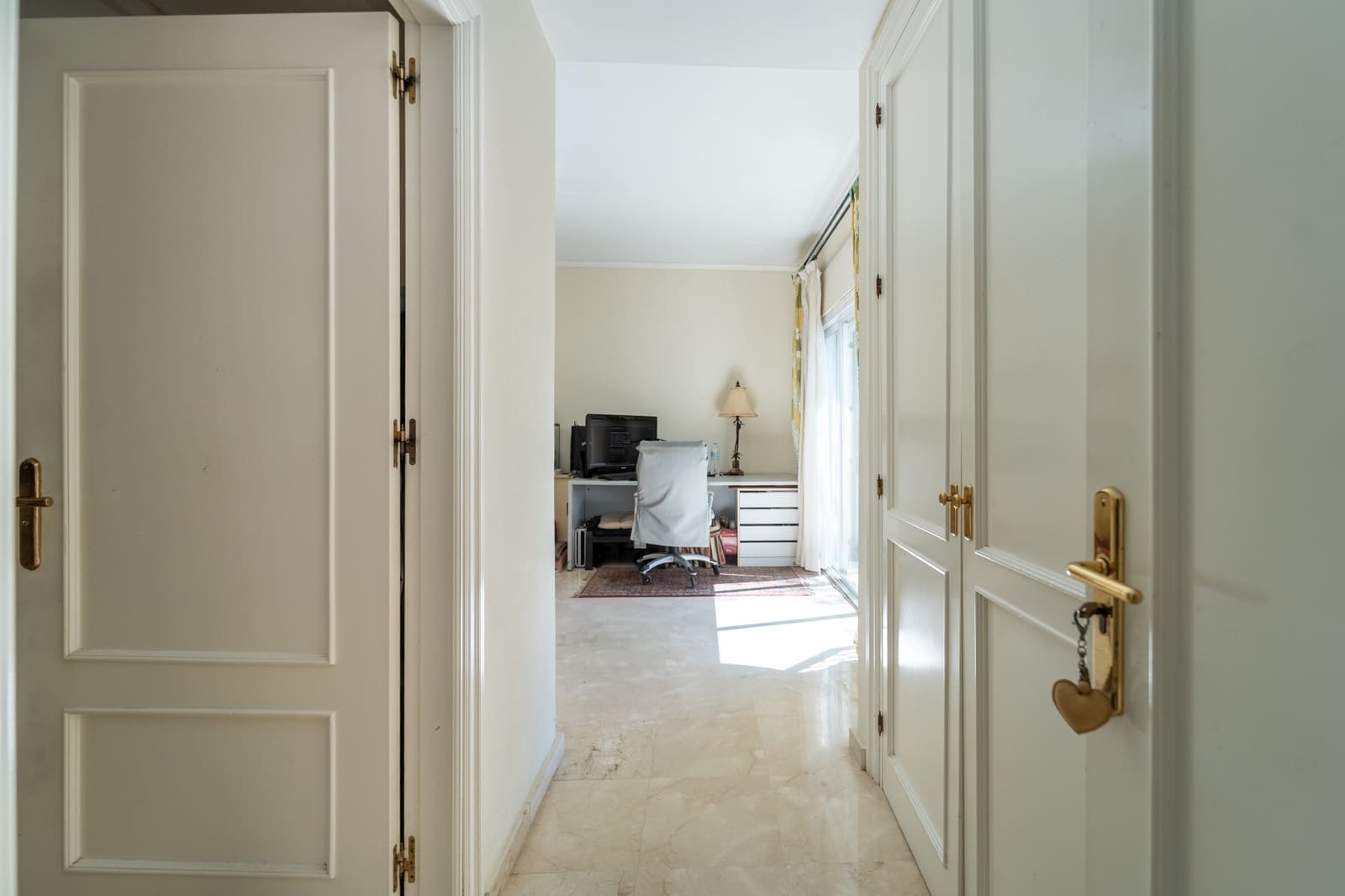 4 quarto Moradia para venda em Marbella com piscina garagem - 1 850 000 € (Ref: 10094414)