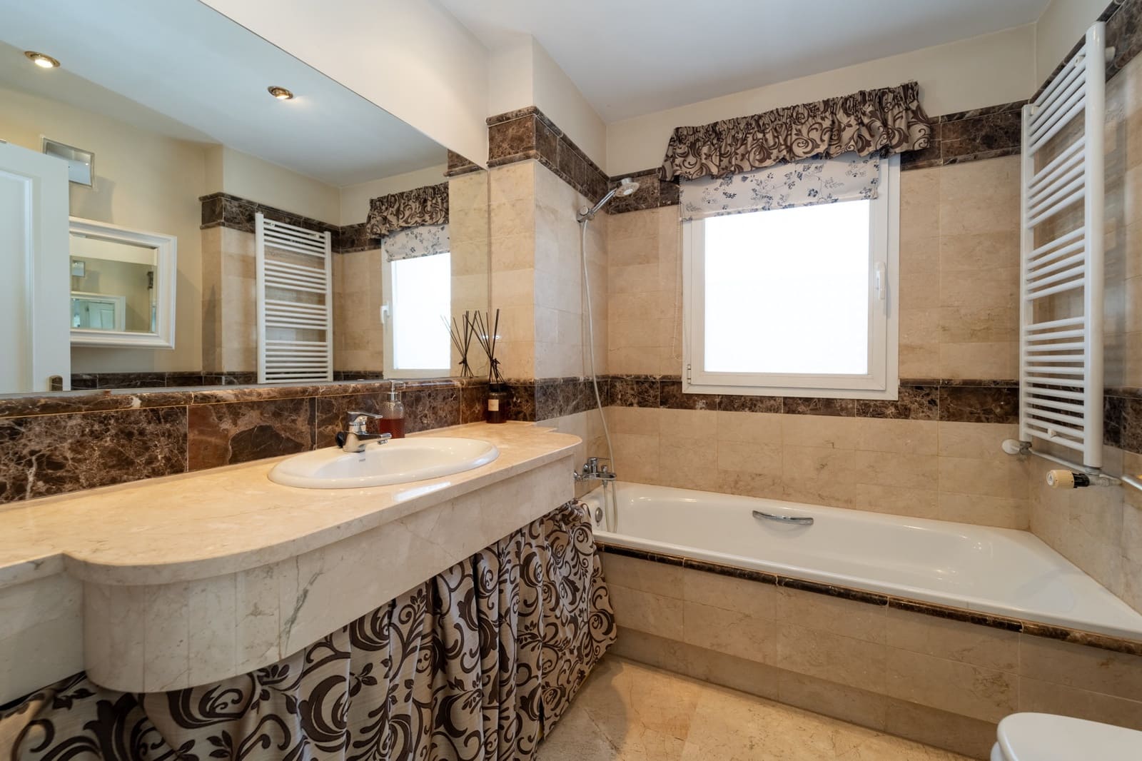 4 quarto Moradia para venda em Marbella com piscina garagem - 1 850 000 € (Ref: 10094414)