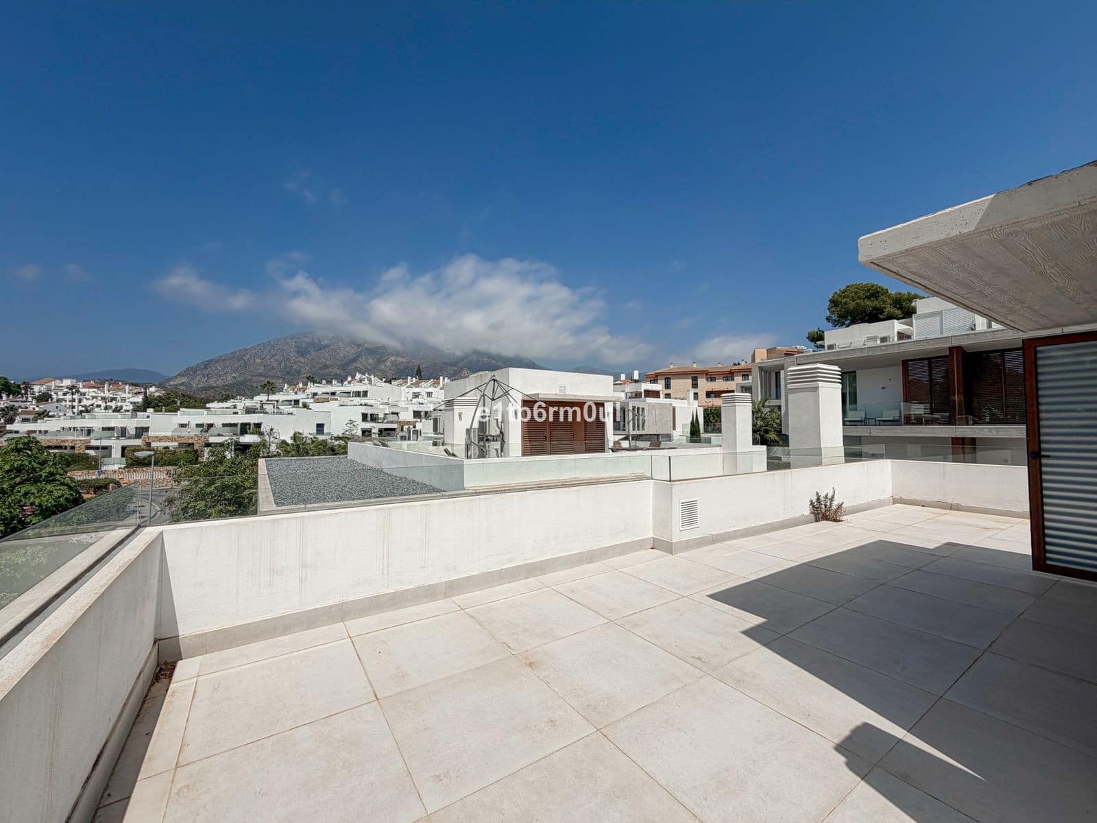 4 sovrum Semi-fristående Villa till salu i Marbella med pool garage - 2 250 000 € (Ref: 10094416)