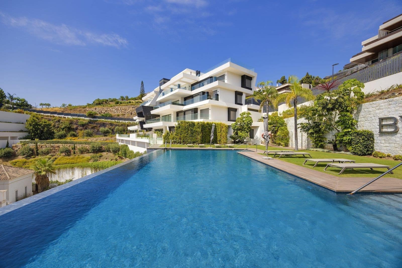 3 chambre Appartement à vendre à La Quinta avec piscine garage - 1 780 000 € (Ref: 10094417)