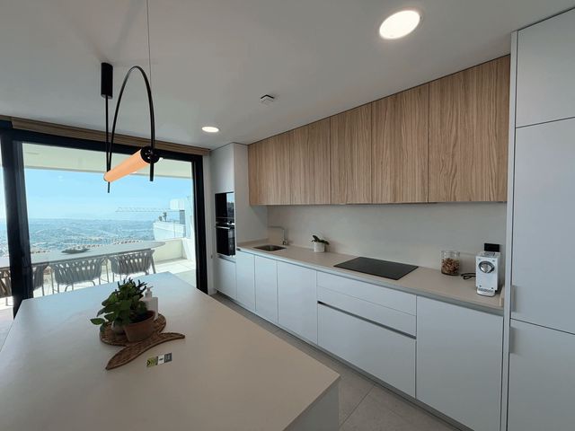 3 sypialnia Apartament na sprzedaż w Marbella z basenem garażem - 840 000 € (Ref: 10098193)