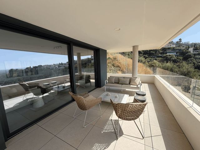 3 sypialnia Apartament na sprzedaż w Marbella z basenem garażem - 840 000 € (Ref: 10098193)