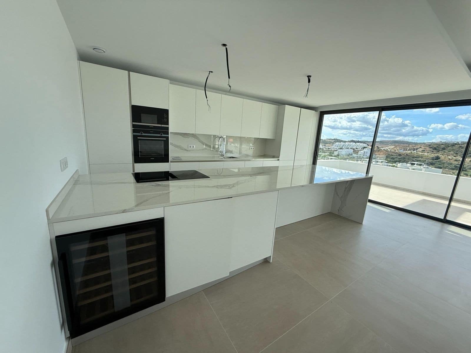 3 sypialnia Penthouse na sprzedaż w Estepona z basenem garażem - 1 100 000 € (Ref: 10100114)