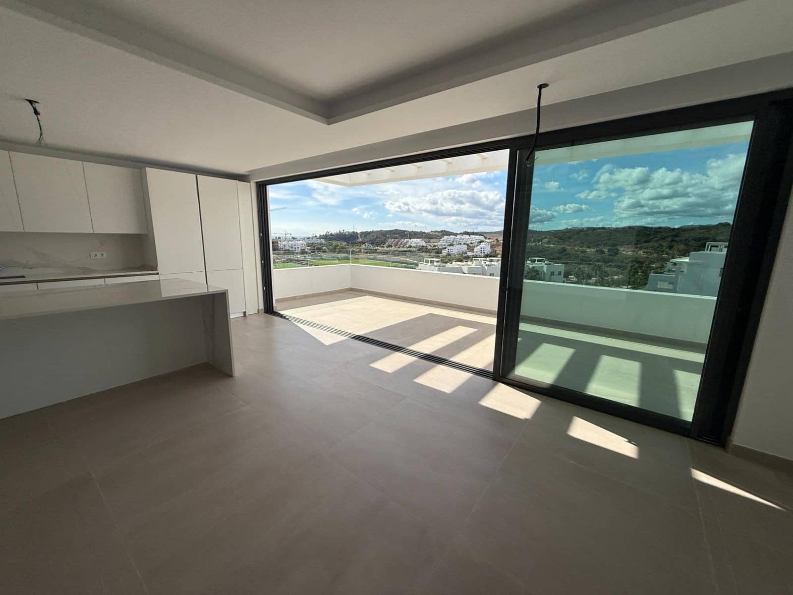 3 sypialnia Penthouse na sprzedaż w Estepona z basenem garażem - 1 100 000 € (Ref: 10100114)