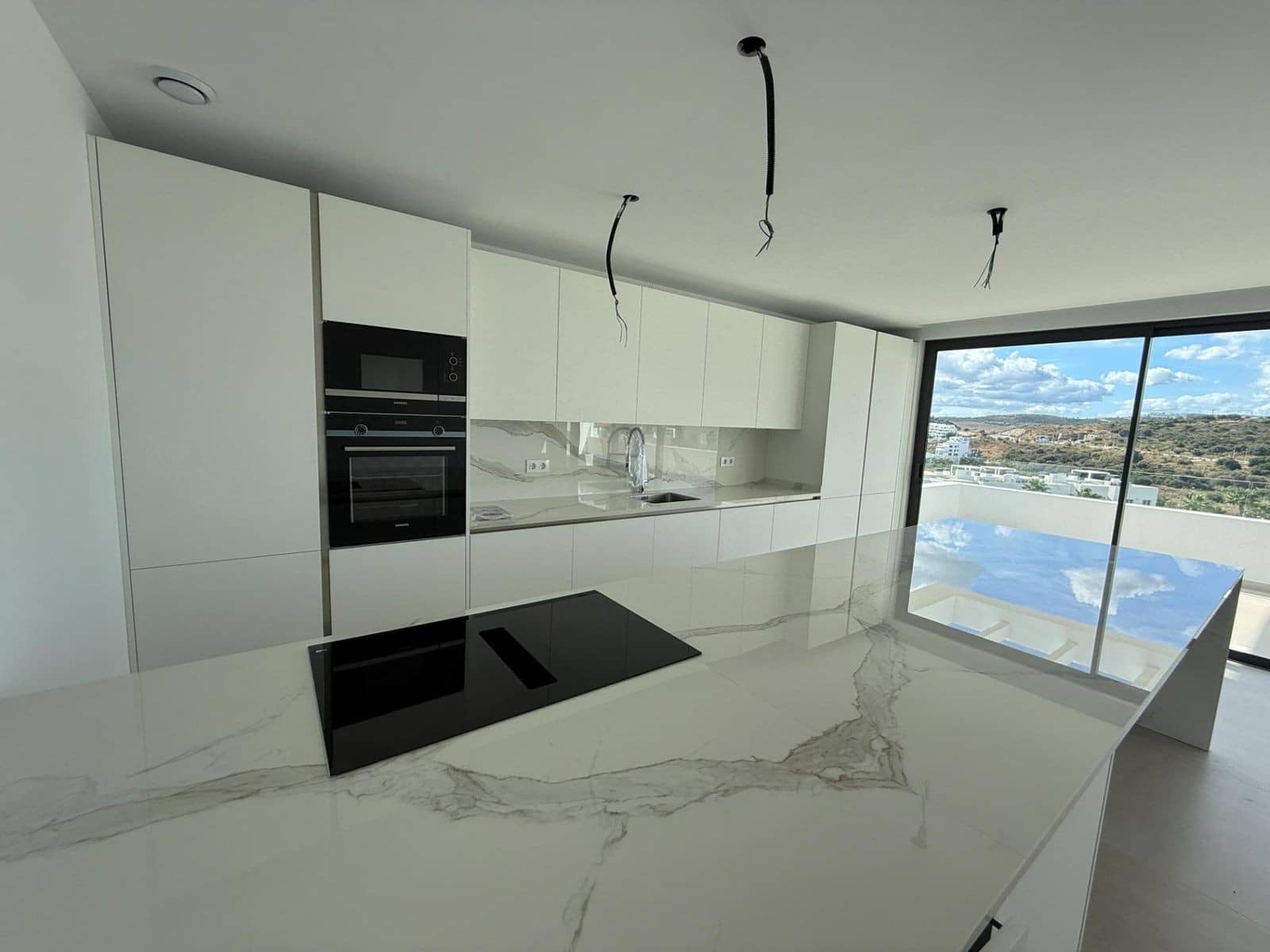 3 sypialnia Penthouse na sprzedaż w Estepona z basenem garażem - 1 100 000 € (Ref: 10100114)