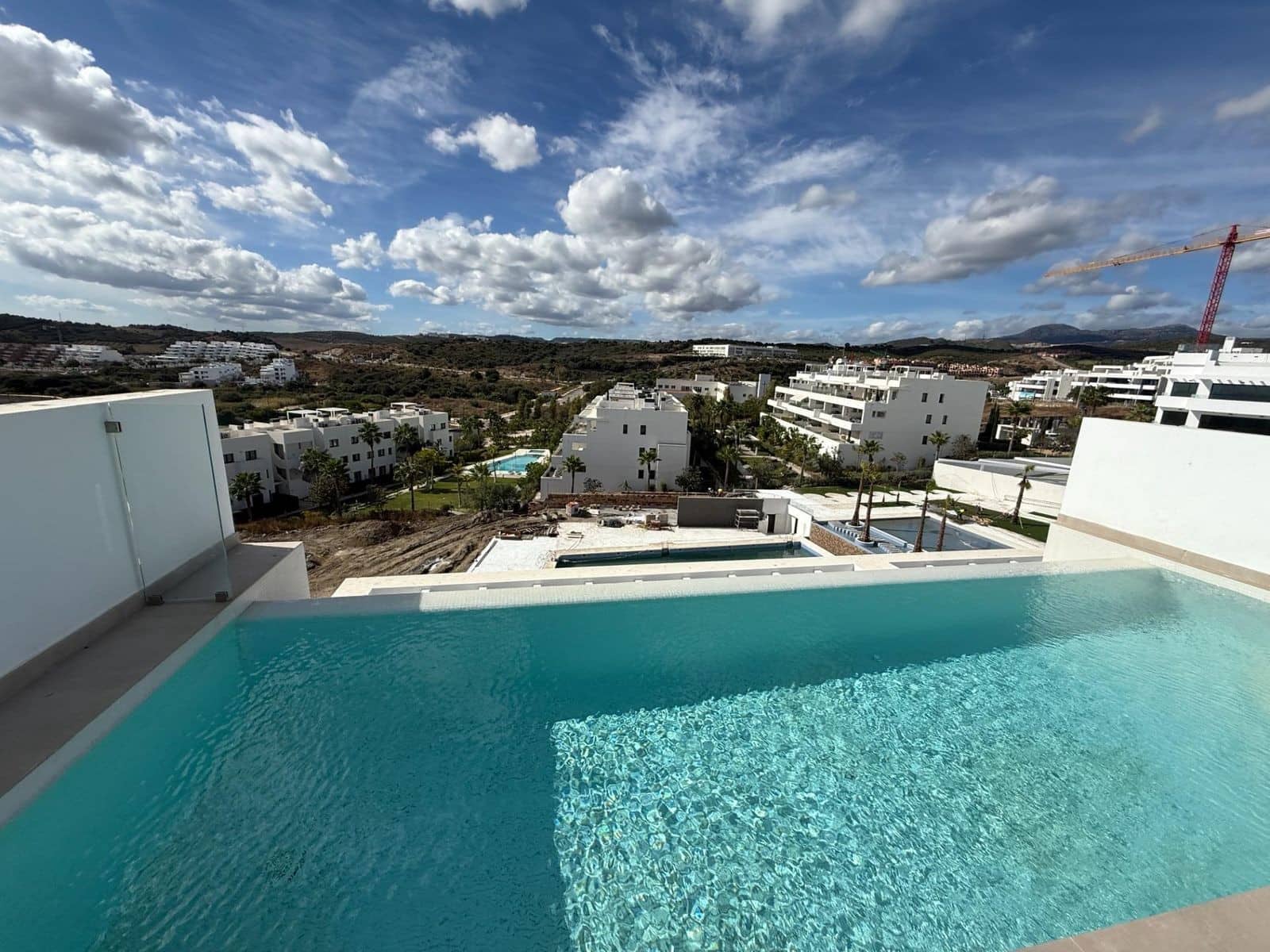 3 sypialnia Penthouse na sprzedaż w Estepona z basenem garażem - 1 100 000 € (Ref: 10100114)
